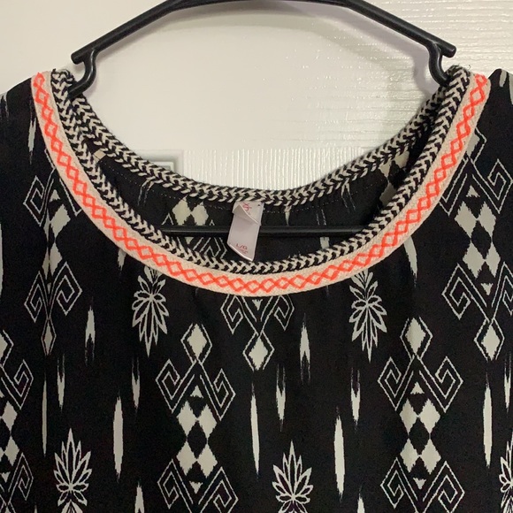 Xhilaration Short Sleeve TShirt. Size Large - Picture 3 of 5